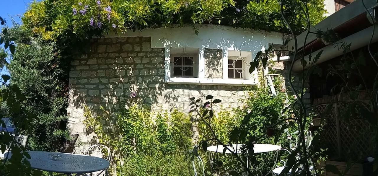 Hotel Font De Lauro Saumane-de-Vaucluse Eksteriør bilde